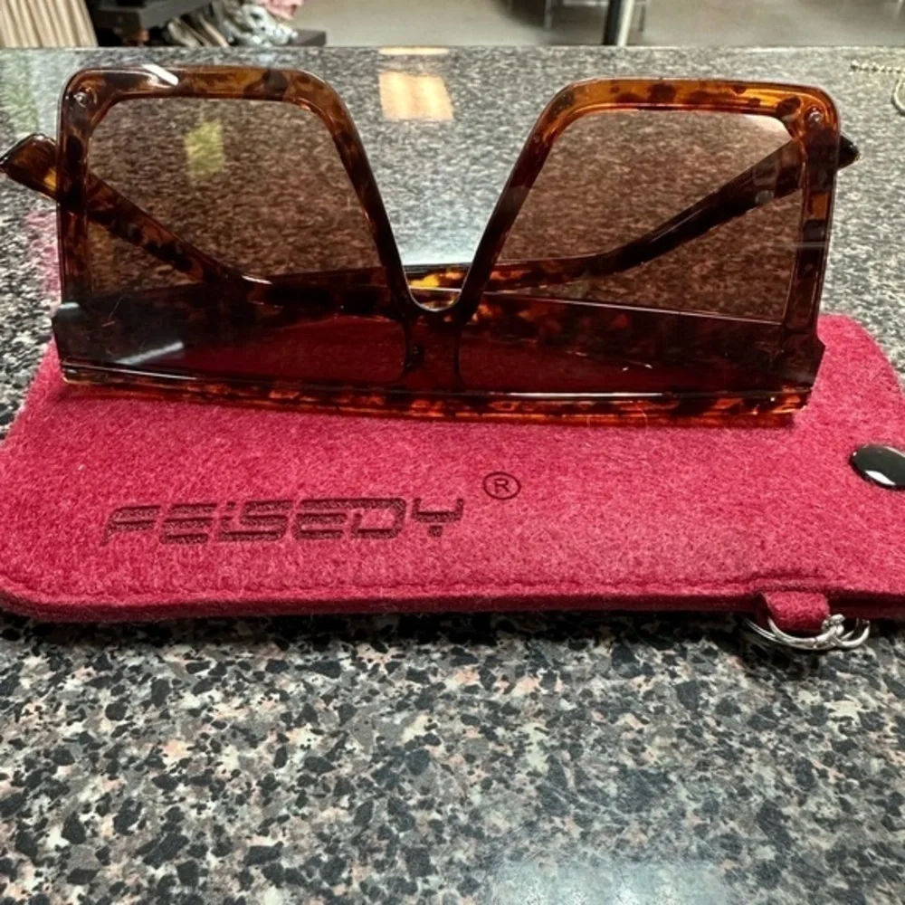 FEISEDY oversized square